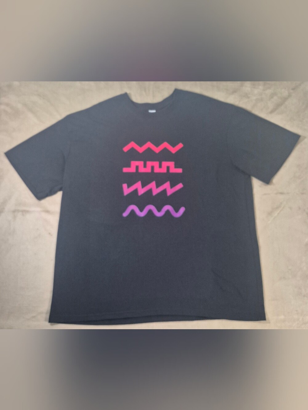 Men's Black Short-Sleeve Graphic Tee with Pink & Purple Wave Motifs